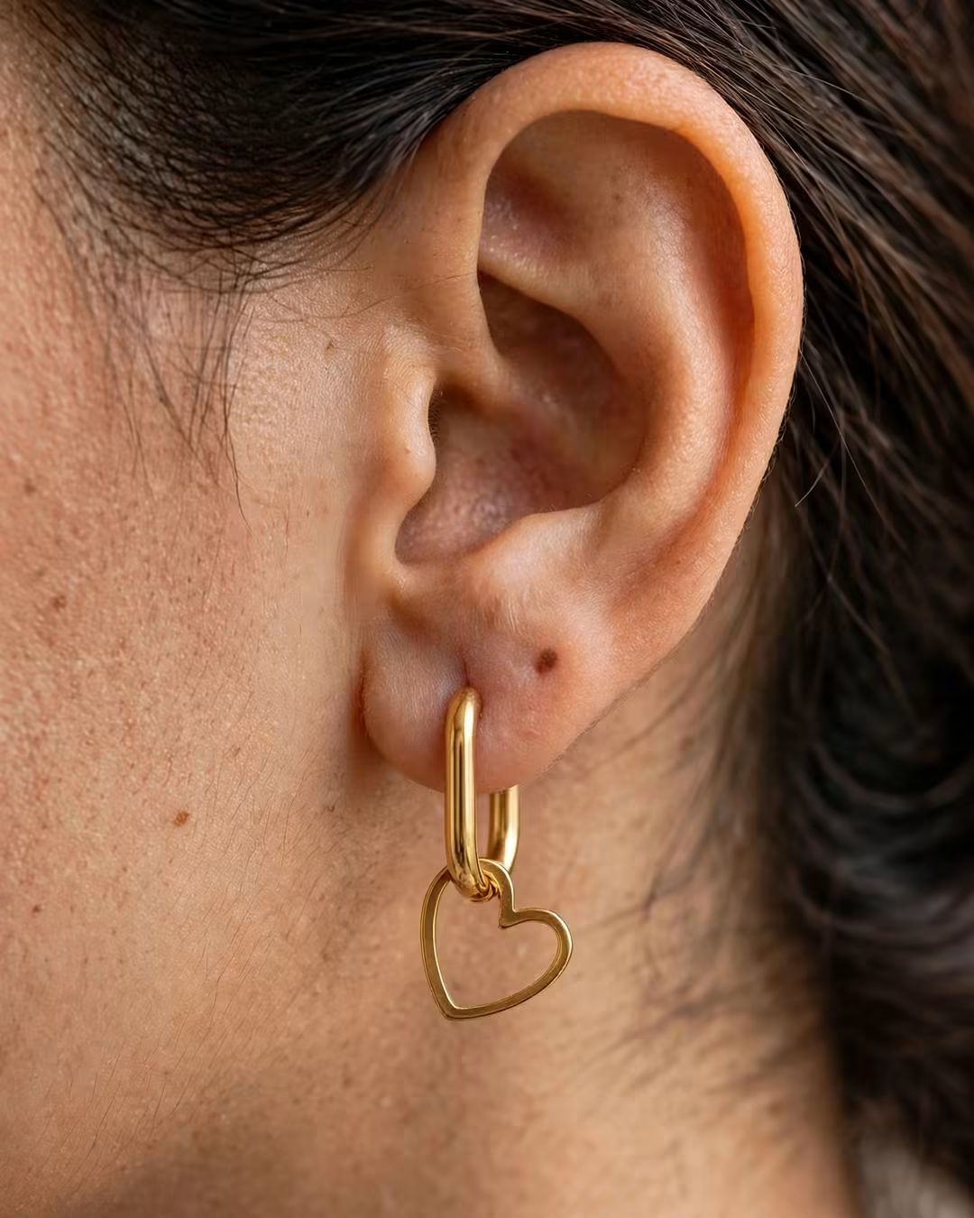 حلق ذهبي حلقة وقلب | Gold Heart Hoop Earring