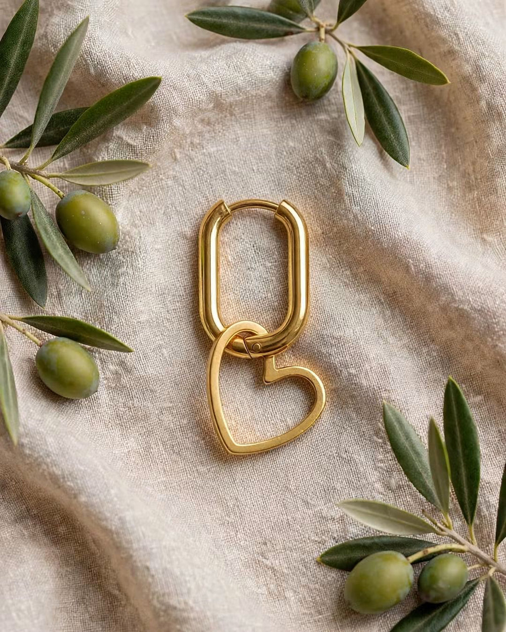 حلق ذهبي حلقة وقلب | Gold Heart Hoop Earring